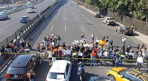 Video: Bloquean Periférico, exigen justicia para Hugo,  asesinado en Jilotzingo